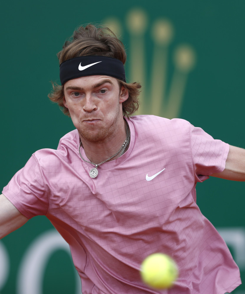 赛场上的自 赛场上的自